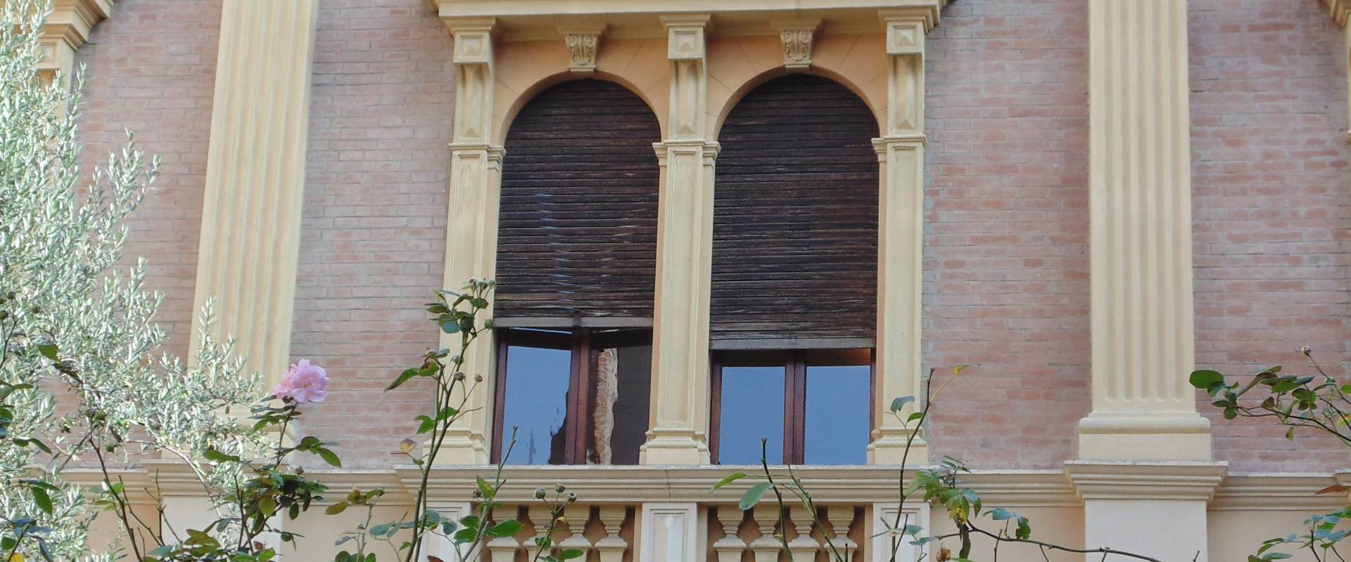 Ex Chiesa di San Francesco - Bilioteca Comunale (finestra) photo by Maurolattuga